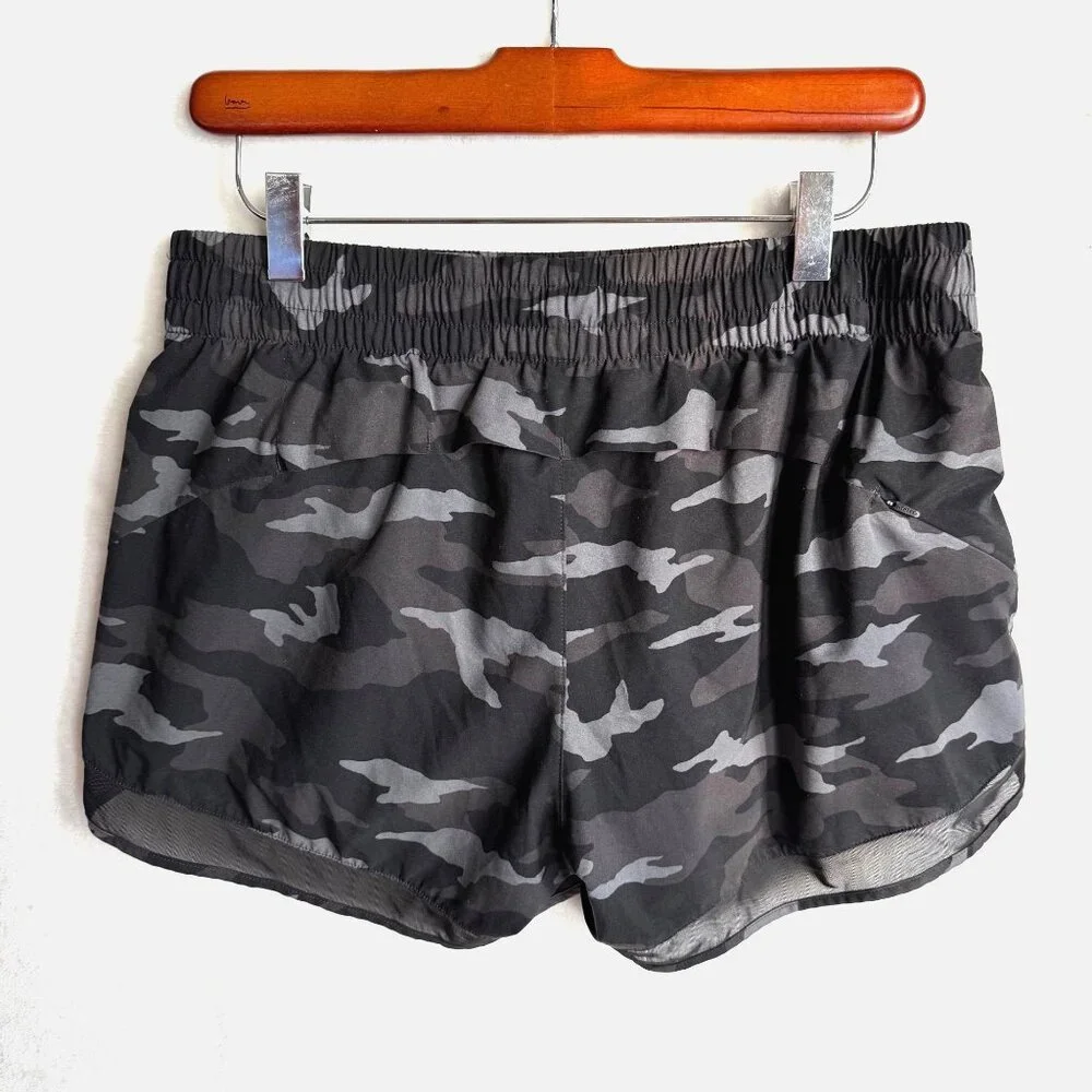 size M Athleta printed mesh racer run shorts‎ 4